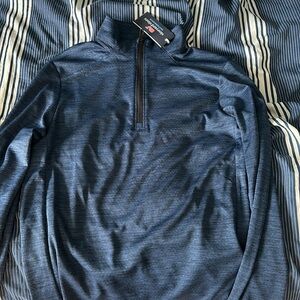 Vineyard Vines in the go sankaty quarter zip. Men’s small. Dark blue